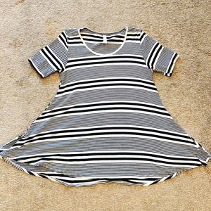 LulaRoe Perfect T, Size S